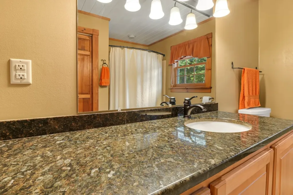 134 Crown Point North Pittsford VT 05763