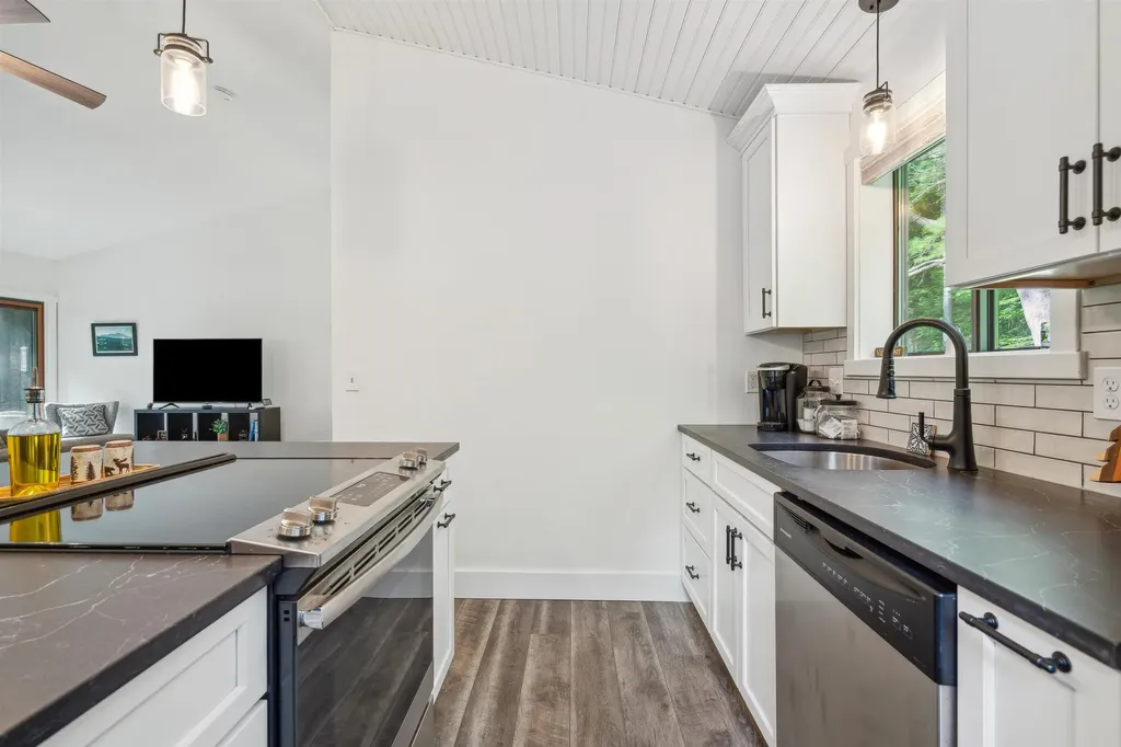 401 Old Quechee Road Hartford VT 05059