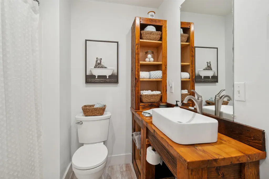 401 Old Quechee Road Hartford VT 05059