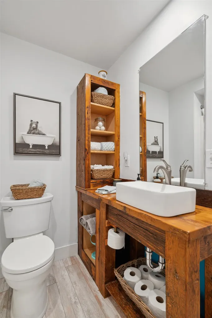 401 Old Quechee Road Hartford VT 05059