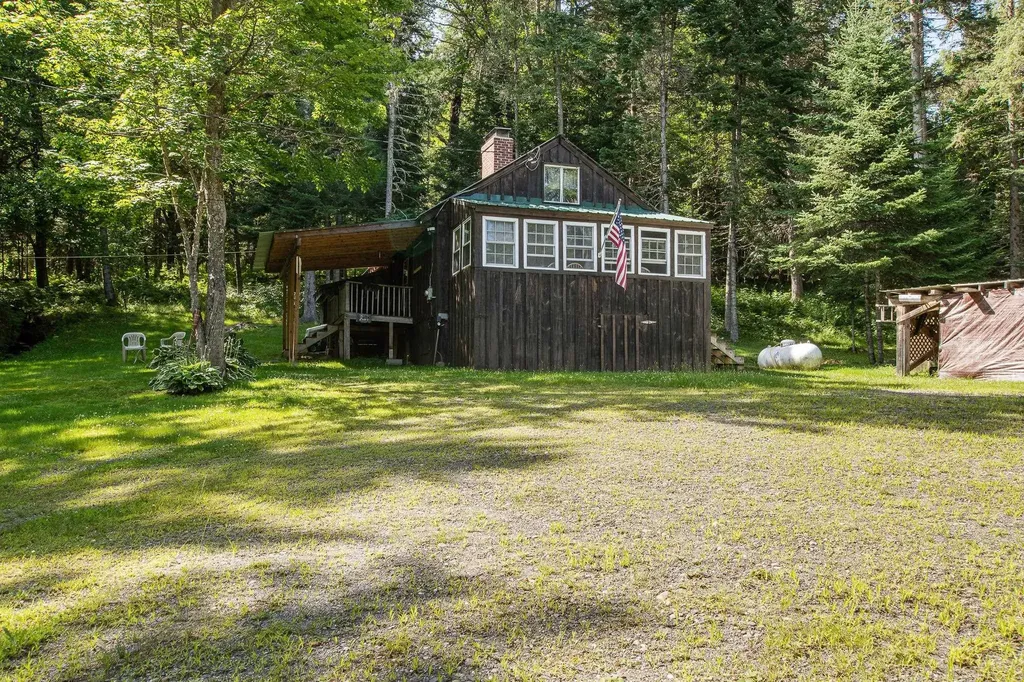 137 Back Lake Road Pittsburg NH 03592