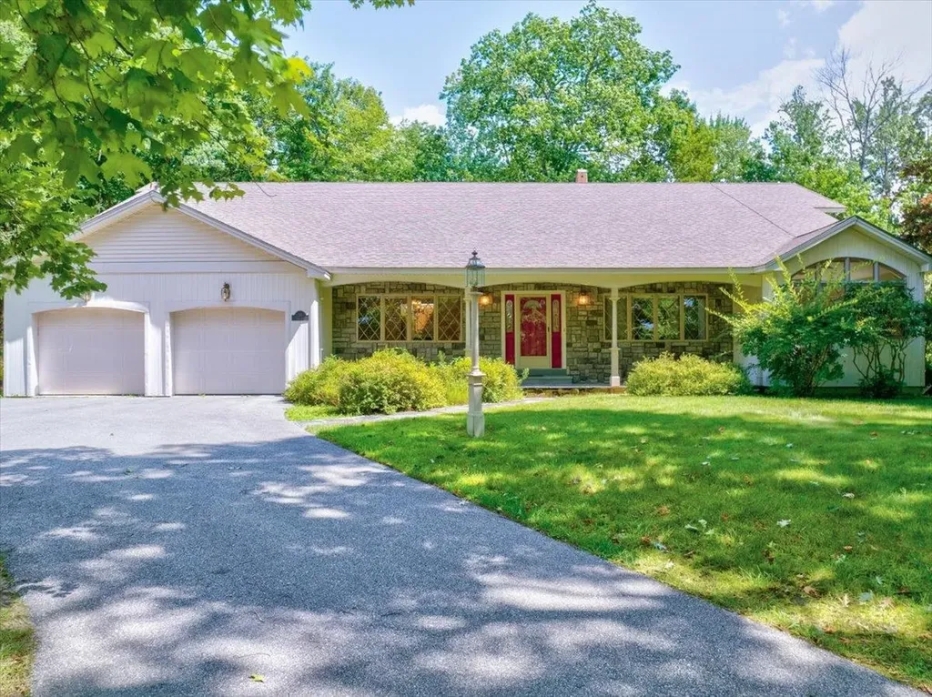 10 Loch Lane Gilford NH 03249
