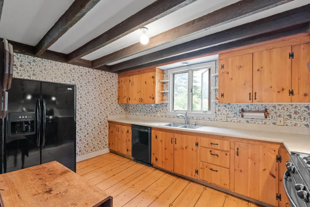 9 Dawley Road Mount Holly VT 05758