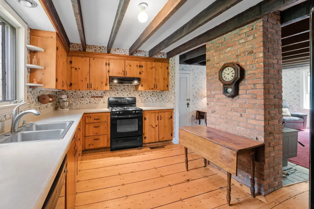 9 Dawley Road Mount Holly VT 05758