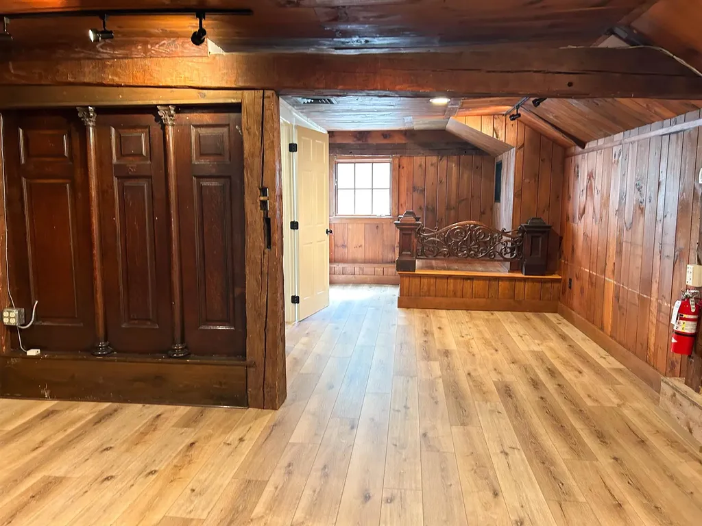 207 Main Street New London NH 03257