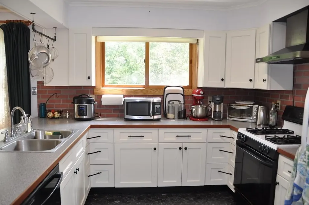41 School House Hill Road Middlebury VT 05753