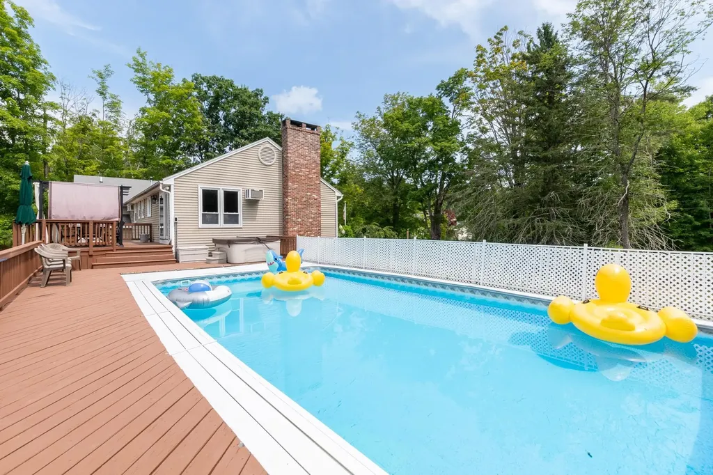 23 Twist Hill Road Dunbarton NH 03046