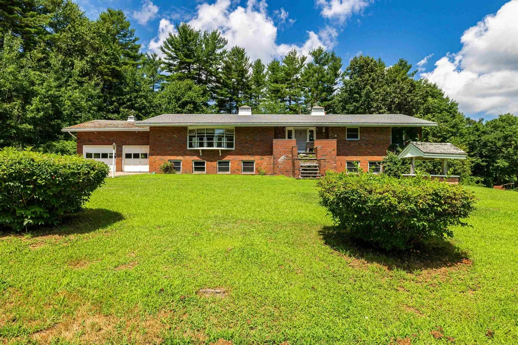 3 Albany Avenue Londonderry NH 03053