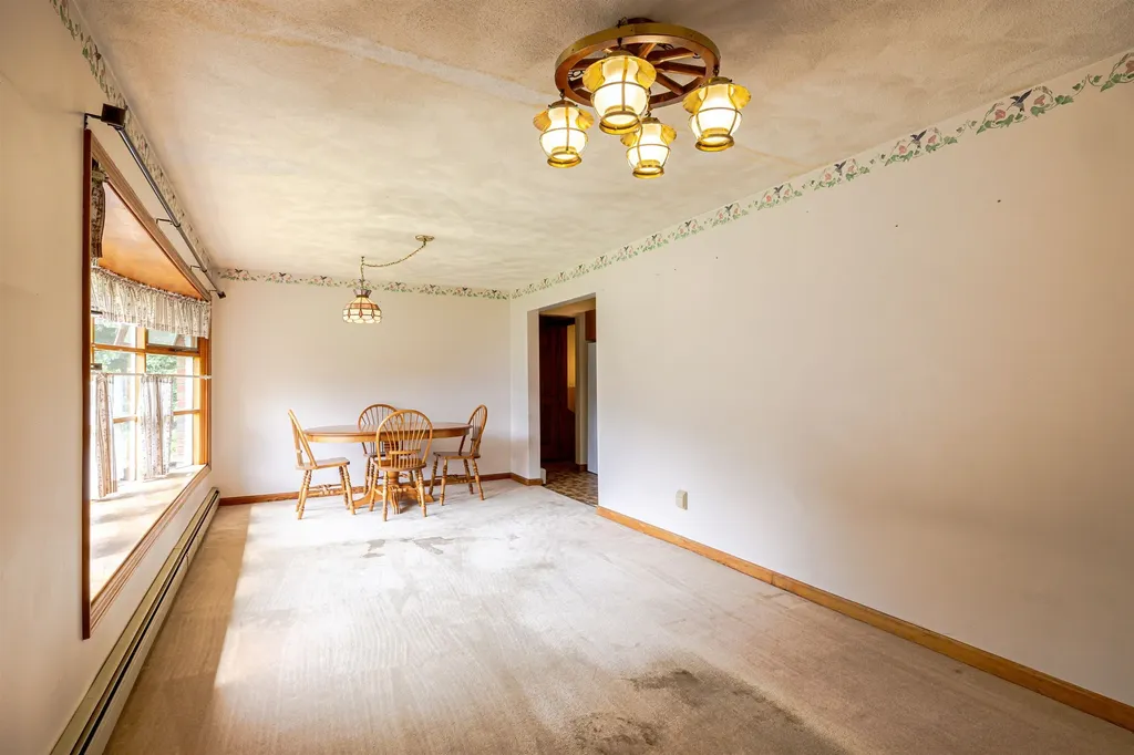 3 Albany Avenue Londonderry NH 03053