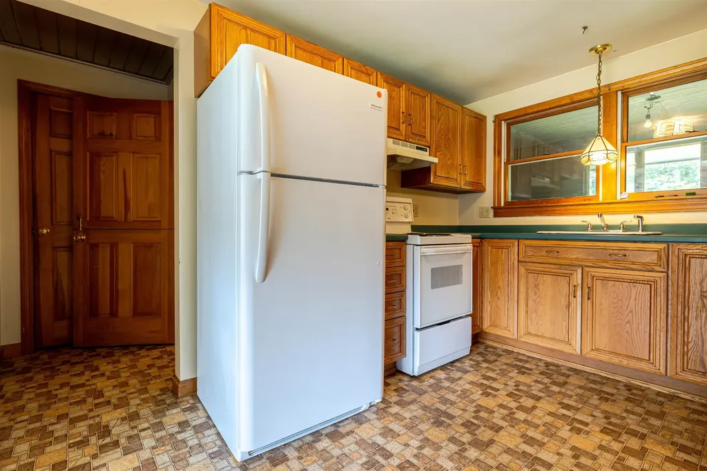 3 Albany Avenue Londonderry NH 03053