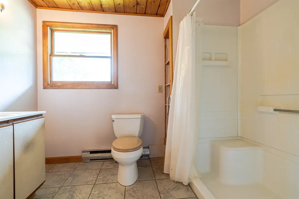 3 Albany Avenue Londonderry NH 03053