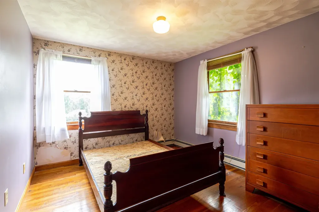3 Albany Avenue Londonderry NH 03053