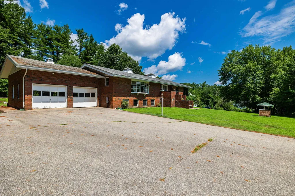 3 Albany Avenue Londonderry NH 03053
