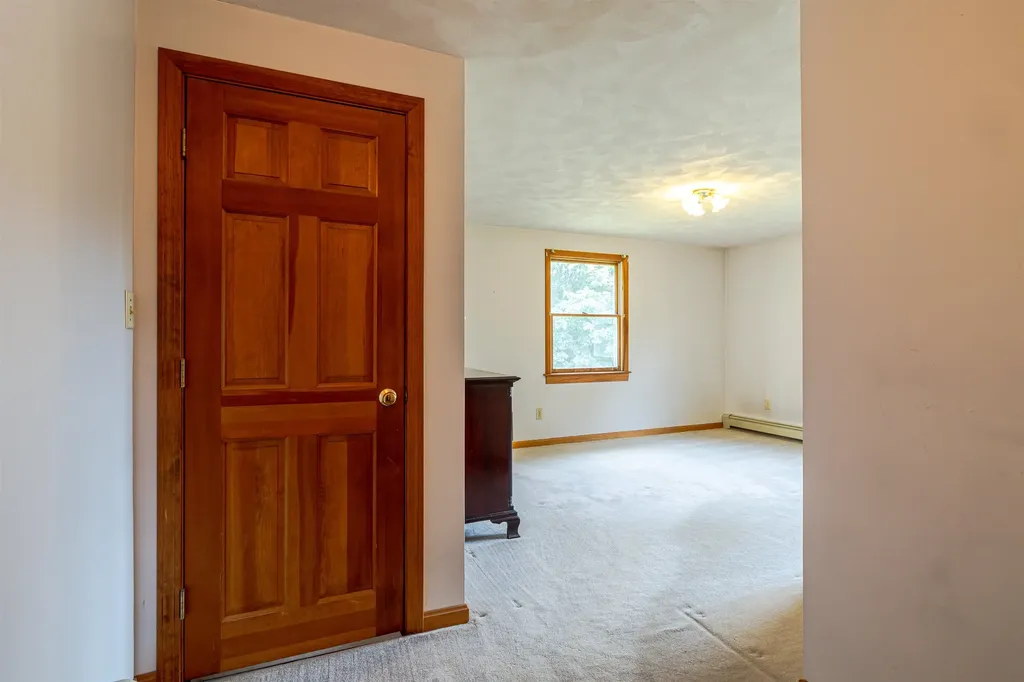 3 Albany Avenue Londonderry NH 03053