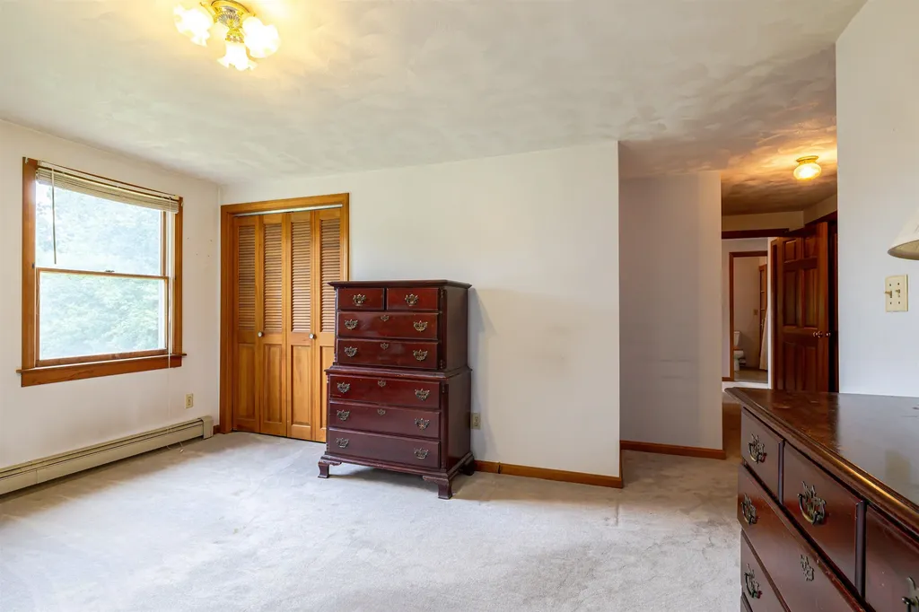 3 Albany Avenue Londonderry NH 03053