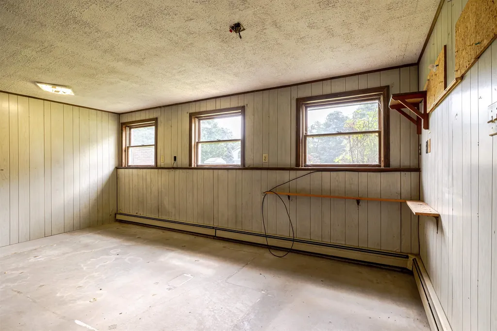 3 Albany Avenue Londonderry NH 03053