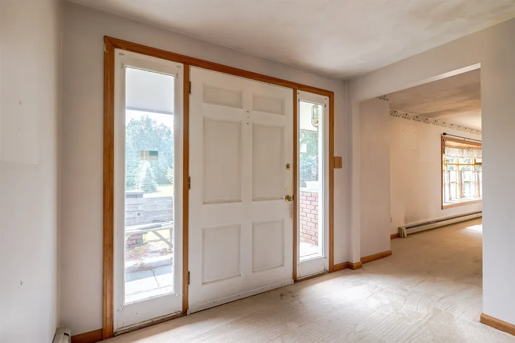 3 Albany Avenue Londonderry NH 03053