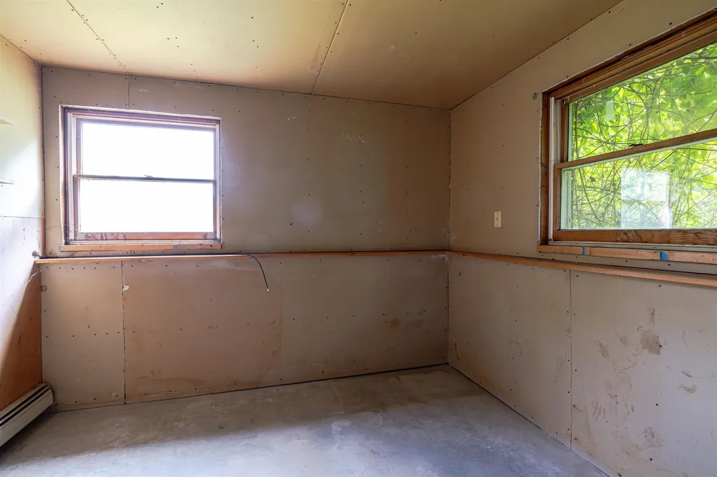 3 Albany Avenue Londonderry NH 03053