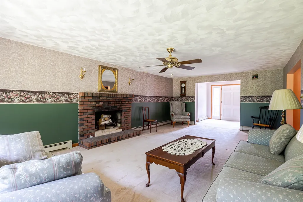 3 Albany Avenue Londonderry NH 03053