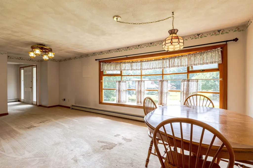 3 Albany Avenue Londonderry NH 03053