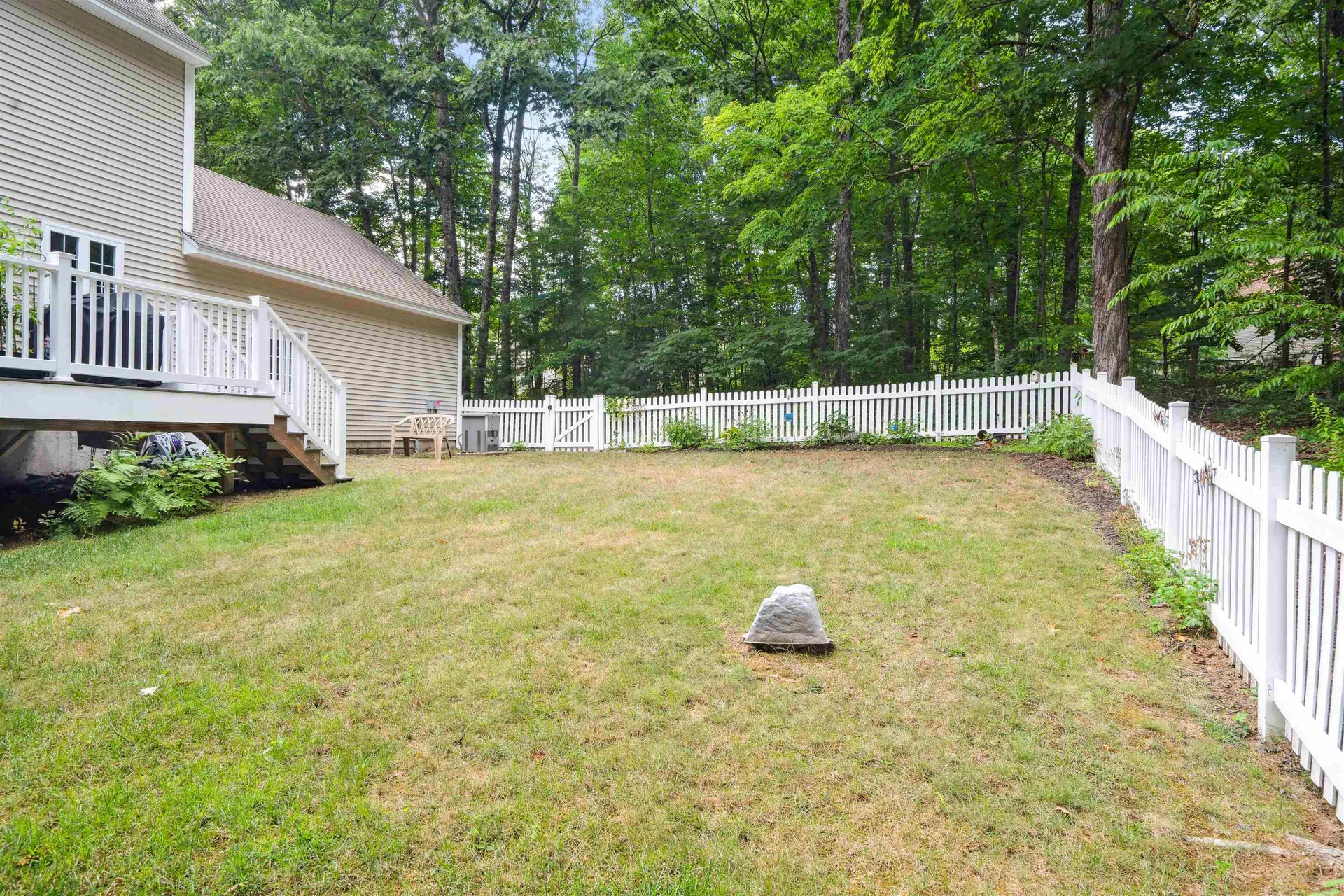 10 Ledgewood Lane Epping NH 03042