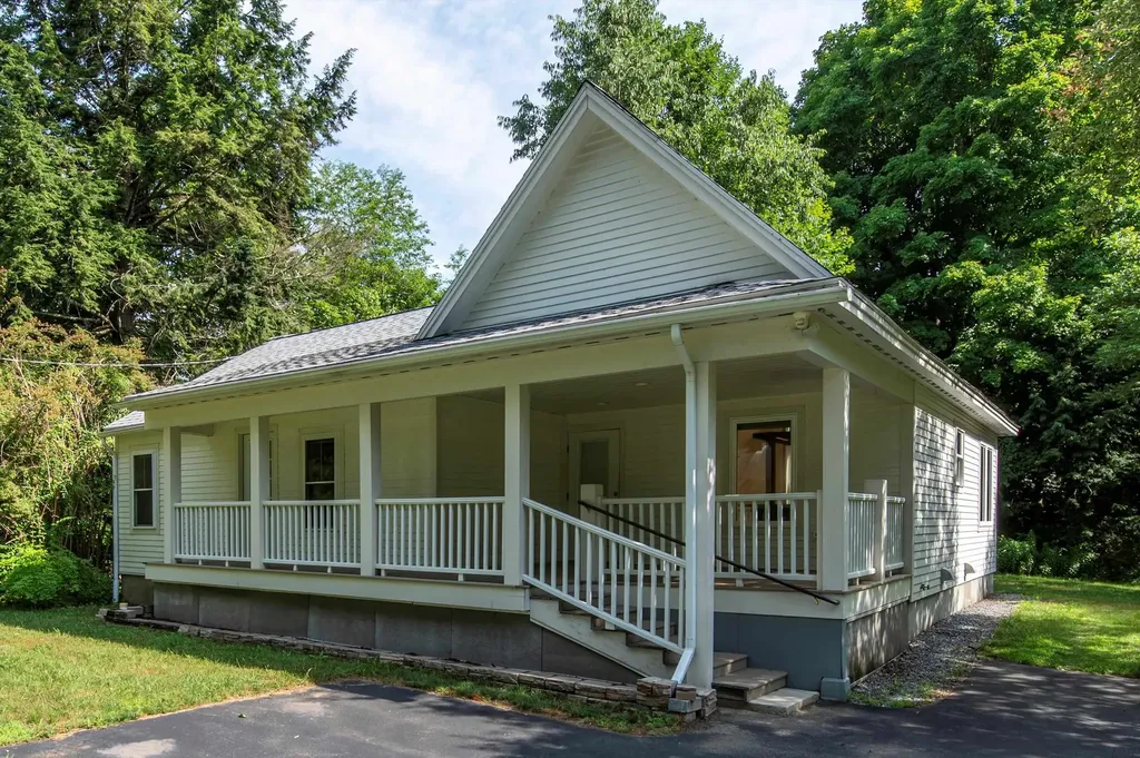 193 Old Church Road Claremont NH 04743