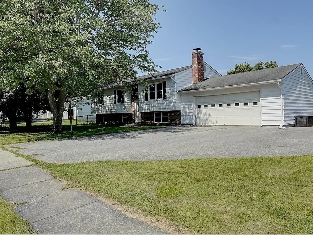 9 Londonderry Lane Essex VT 05452