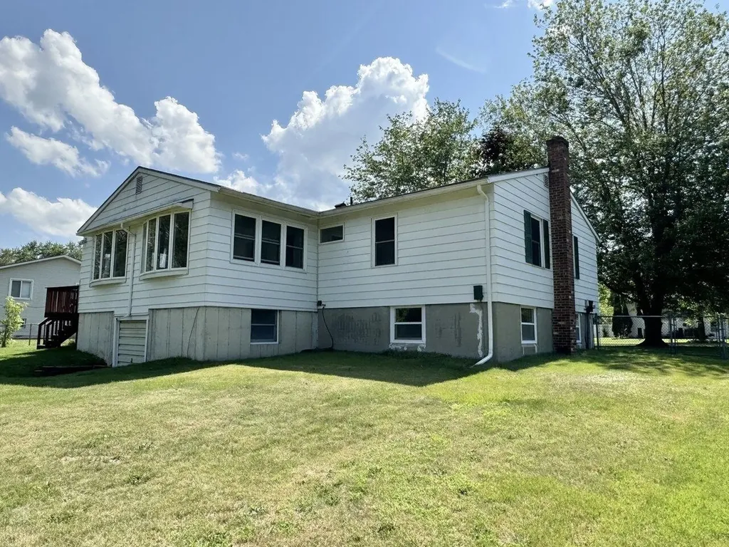 9 Londonderry Lane Essex VT 05452