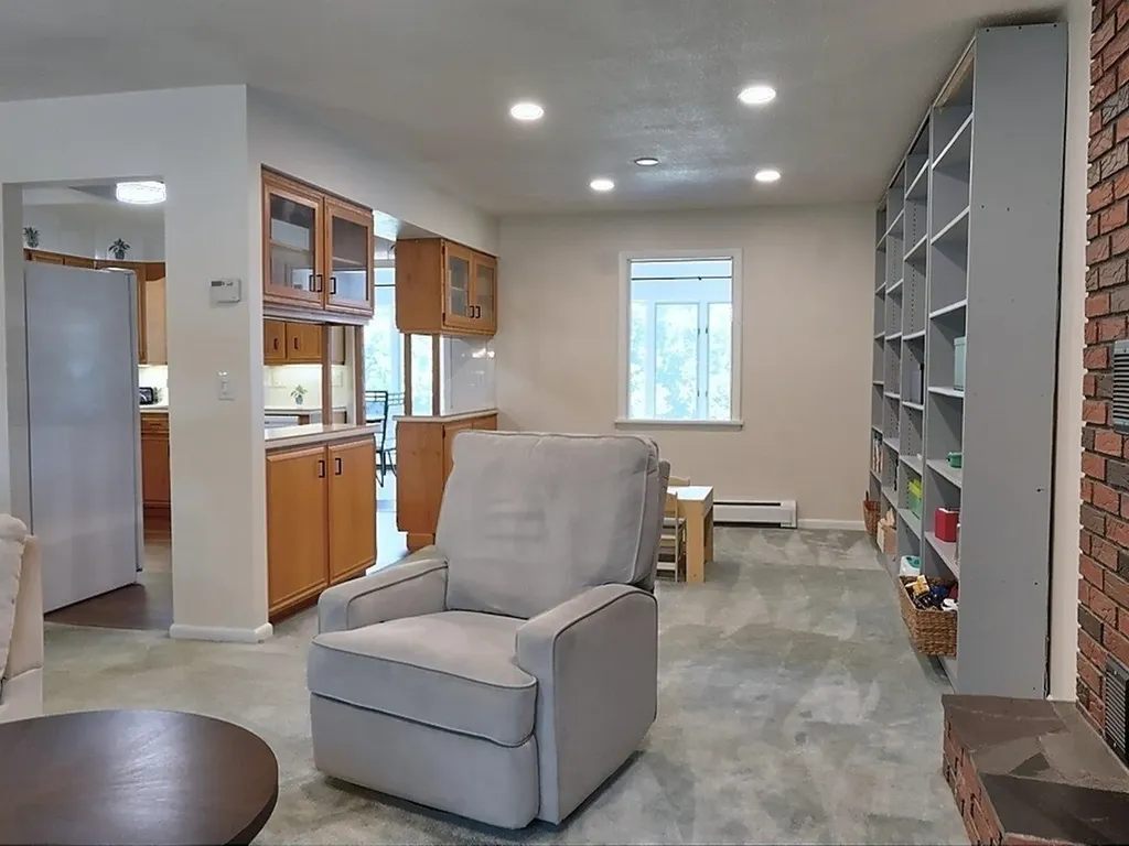 9 Londonderry Lane Essex VT 05452