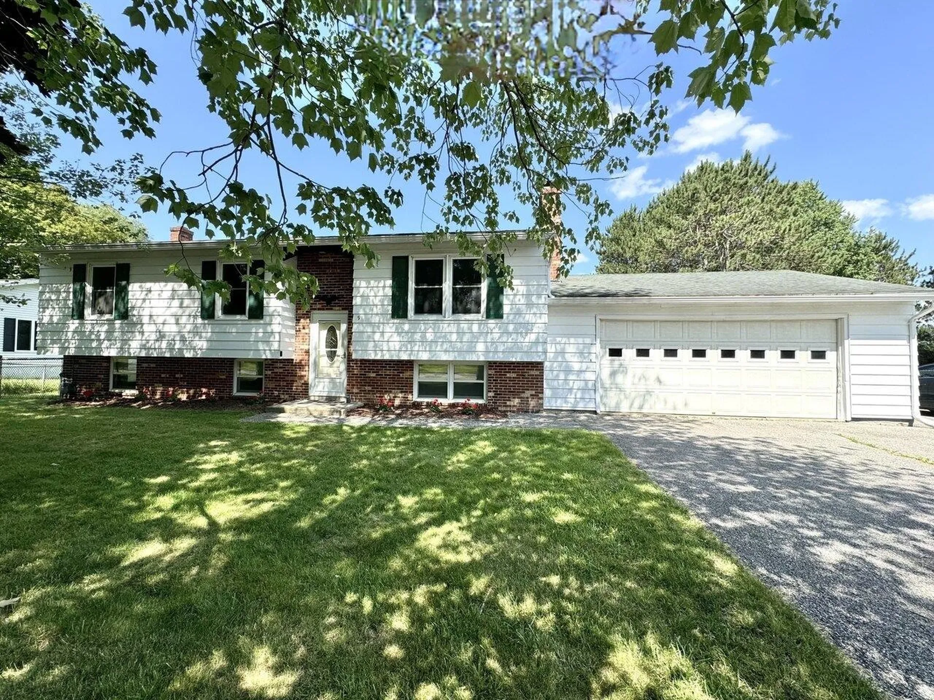 9 Londonderry Lane Essex VT 05452