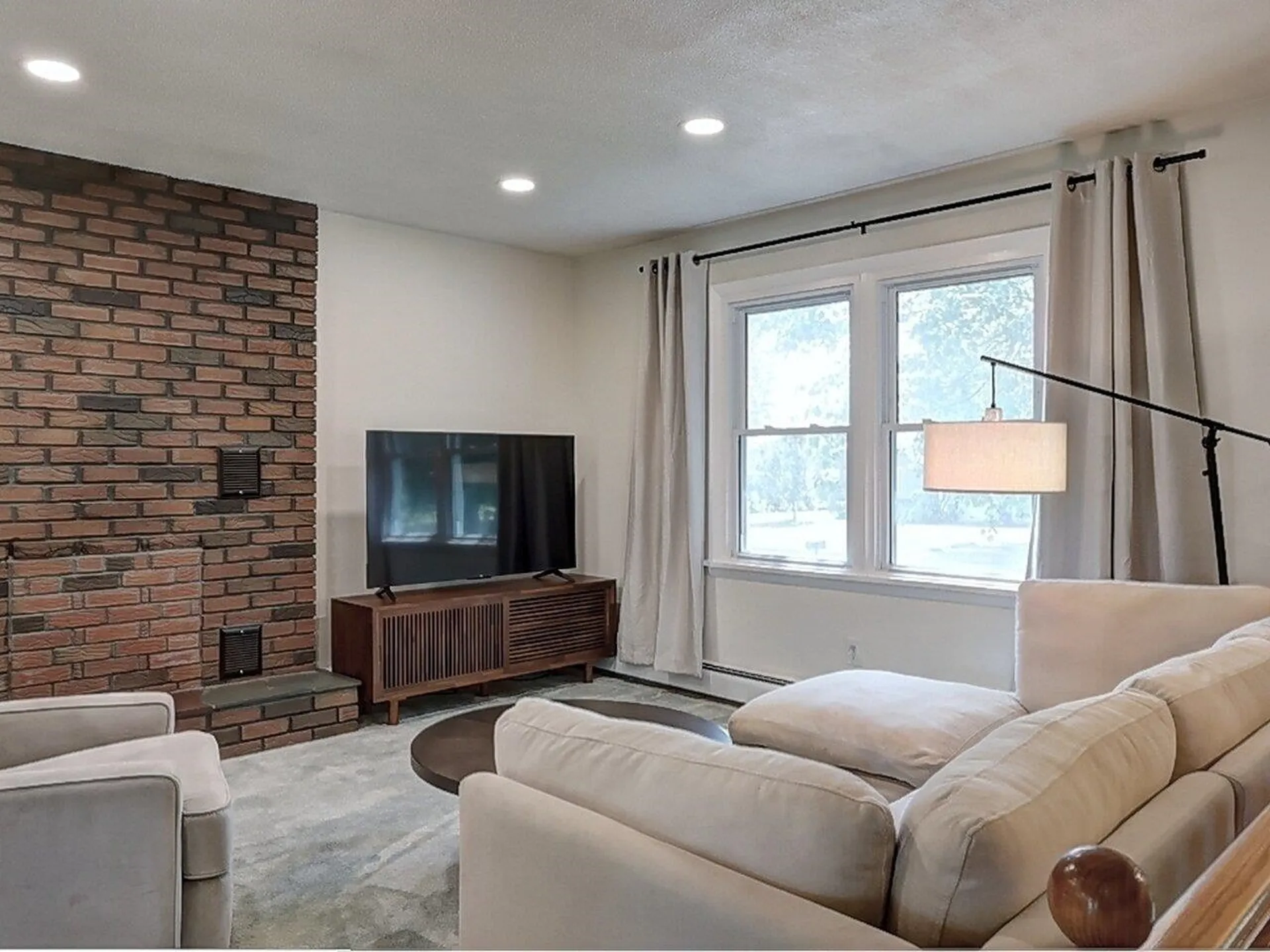 9 Londonderry Lane Essex VT 05452