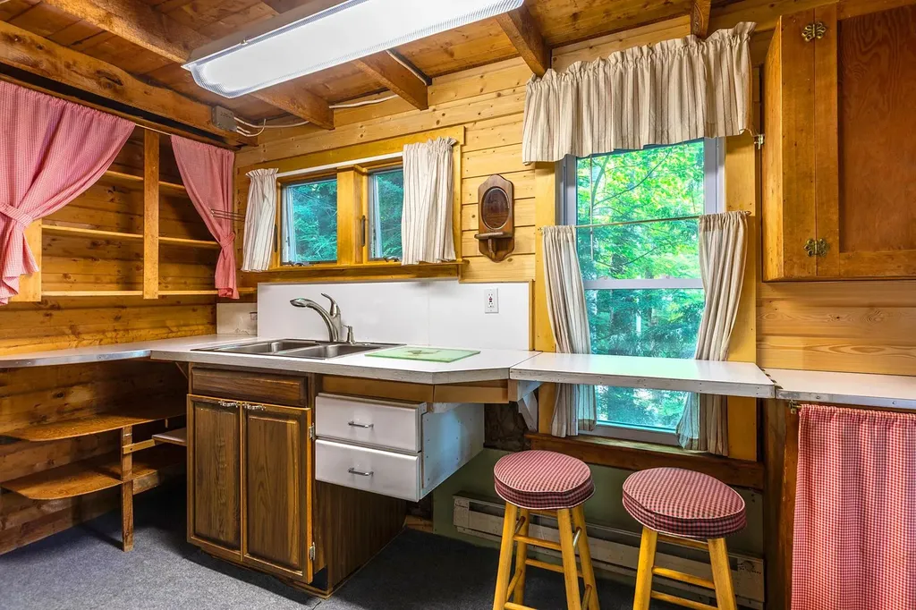 267 Grove Road Barnard VT 05031-0223