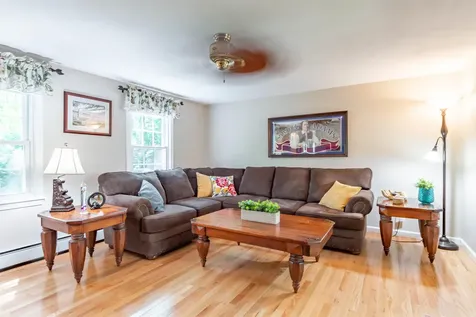 20 Louise Lane Fremont NH 03044