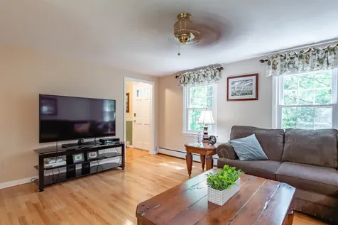 20 Louise Lane Fremont NH 03044