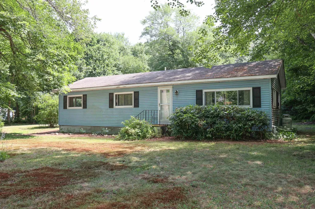 17 Farmer Road Hooksett NH 03106