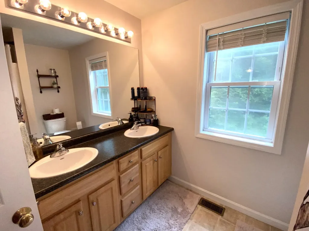 27 Winterberry Lane Weare NH 03281
