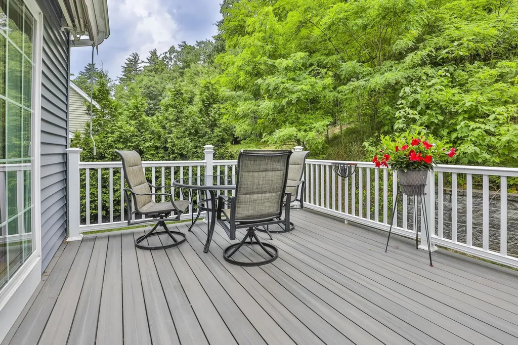 5 Mulligan Way Kingston NH 03848