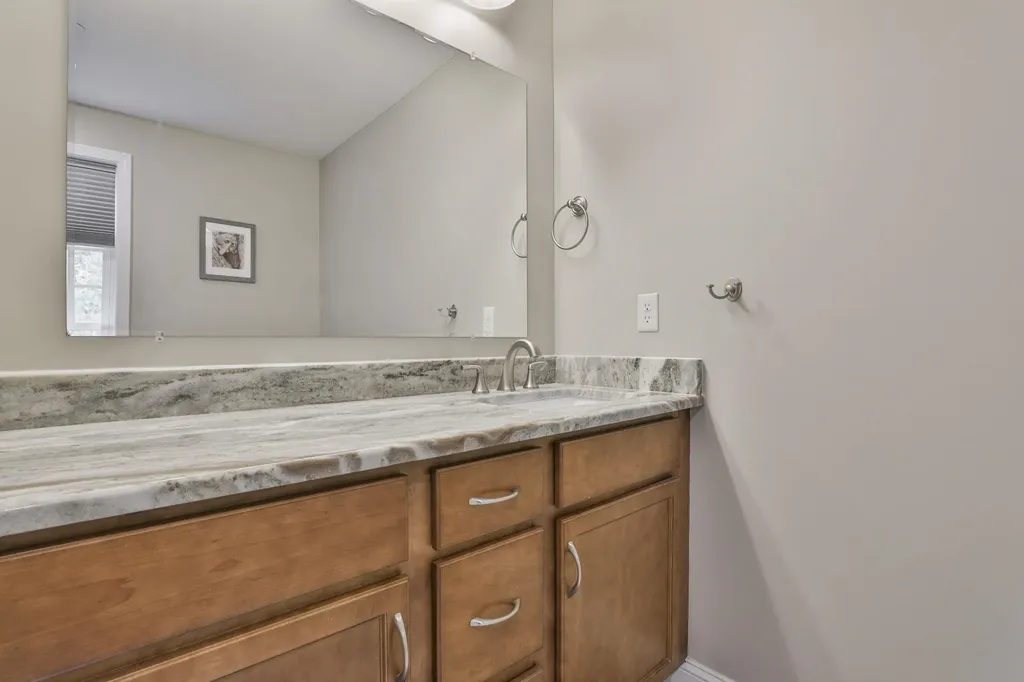 5 Mulligan Way Kingston NH 03848