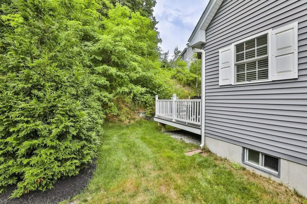 5 Mulligan Way Kingston NH 03848