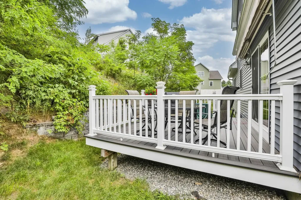 5 Mulligan Way Kingston NH 03848