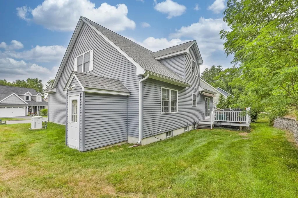 5 Mulligan Way Kingston NH 03848