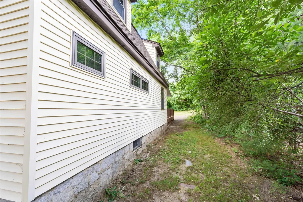 752 Mammoth Road Manchester NH 03104