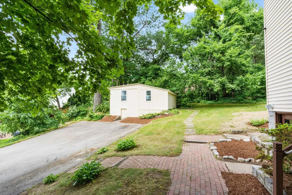 752 Mammoth Road Manchester NH 03104