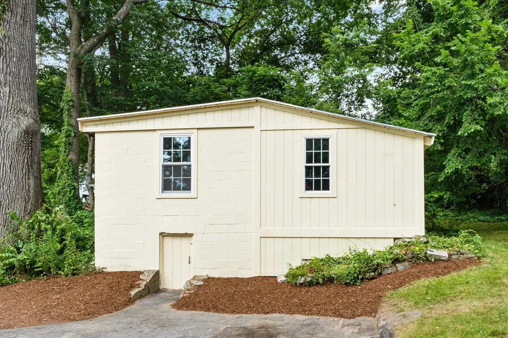 752 Mammoth Road Manchester NH 03104