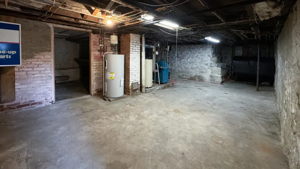 752 Mammoth Road Manchester NH 03104