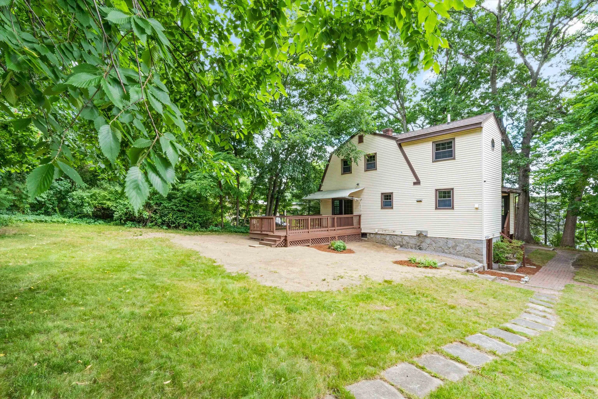 752 Mammoth Road Manchester NH 03104