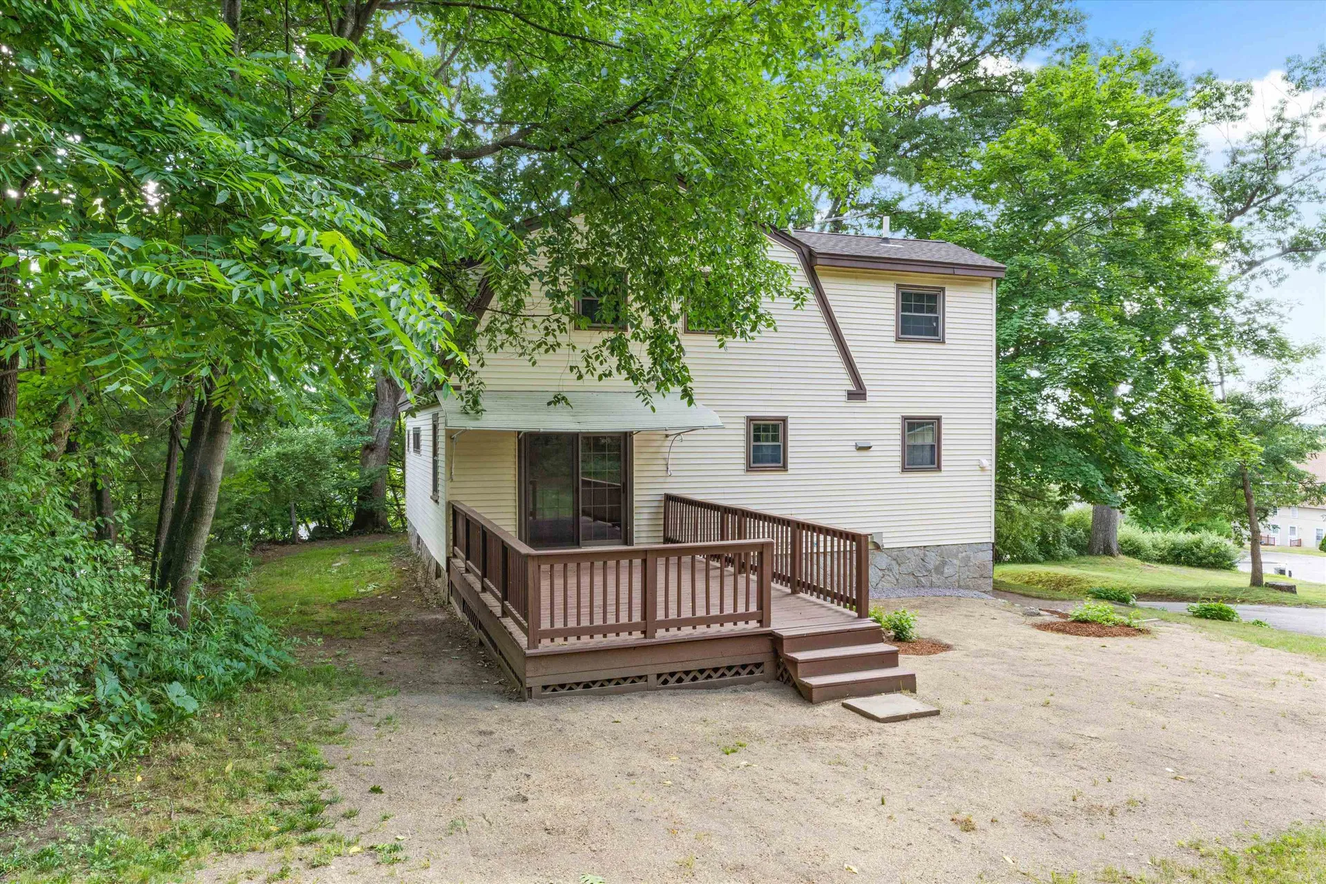 752 Mammoth Road Manchester NH 03104