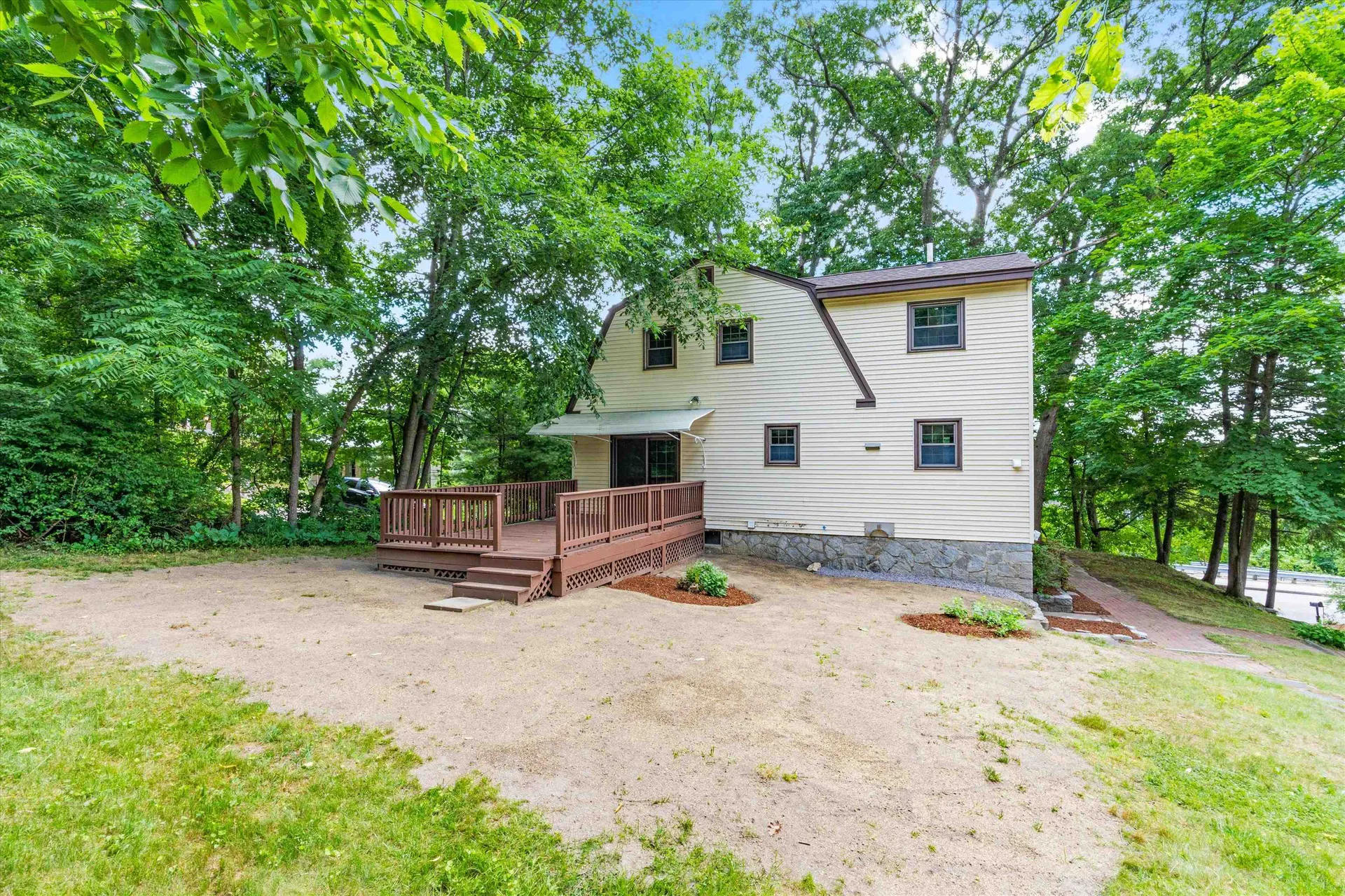 752 Mammoth Road Manchester NH 03104