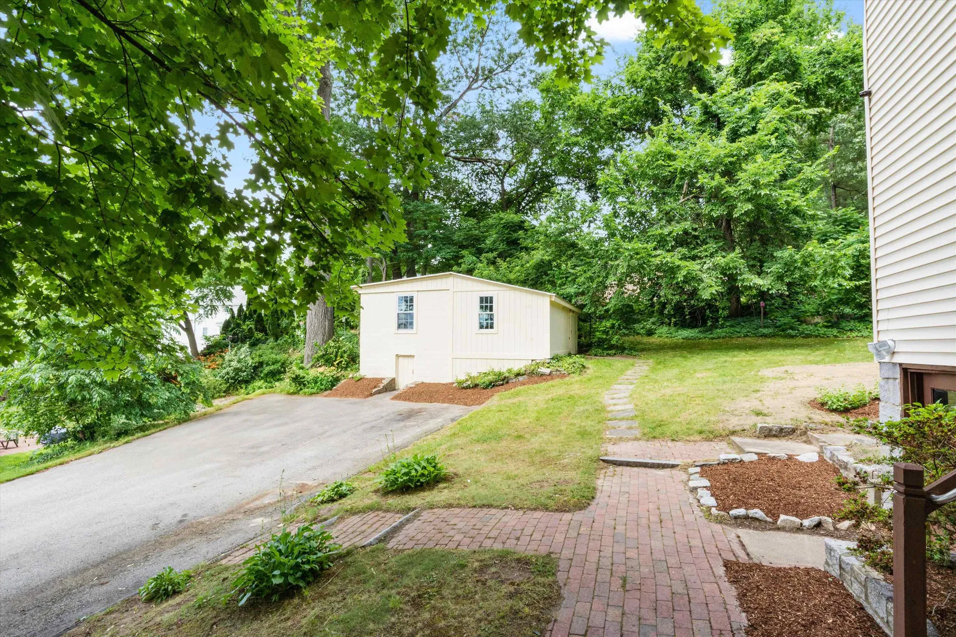 752 Mammoth Road Manchester NH 03104