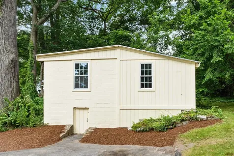 752 Mammoth Road Manchester NH 03104